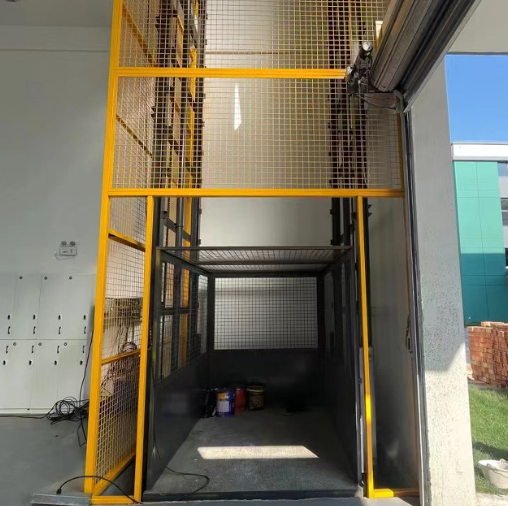 新乡导轨式升降机助力物流园破解运输难题